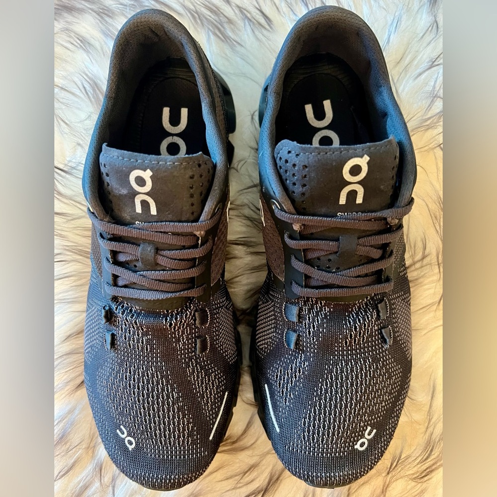 On Cloud Women Running Shoes Size 8 US